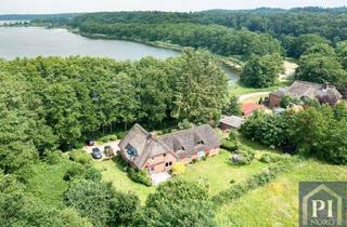 Haus kaufen in 24259 Westensee, Haus am See - Traumhaftes Domizil mit drei Wohneinheiten in erster Seereihe