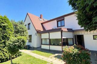 Doppelhaushälfte kaufen in 01139 Dresden, Doppelhaushälfte mit großem Garten und Entwicklungspotenzial in ruhiger Wohnsiedlung in Dresden