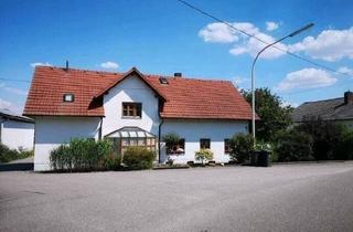 Einfamilienhaus kaufen in 94333 Geiselhöring, Geiselhöring - Saniertes EFH in sonniger Lage mit Garagen und großen Stadl ( Gutachten vorhanden )