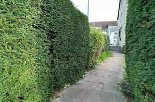 Haus kaufen in 71364 Winnenden, Winnenden - Freistehendes 3-Familienhaus mit Doppelgarage und großem Garten
