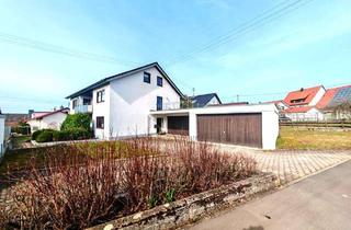 Haus kaufen in 72584 Hülben, Zweifamilienhaus mit ELW und zwei Doppelgaragen sowie weiteren Stellplatzmöglichkeiten in Hülben!