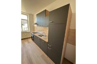 Wohnung mieten in 09125 Chemnitz, Neue Einbauküche! Große 3-Zimmer mit neuem Laminat und Wannenbad in guter Lage!