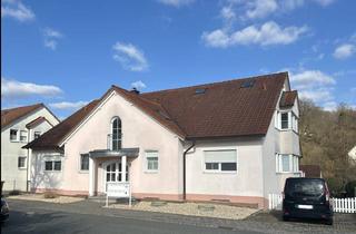 Wohnung kaufen in An Den Weihern, 90614 Ammerndorf, Charmante Dachgeschosswohnung mit Einbauküche in idyllischer Lage