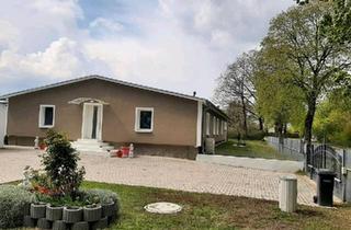 Haus kaufen in 17392 Spantekow, Spantekow - Großer sanierter Bungalow mit Pool und 19kvp Fotovoltaikanlage