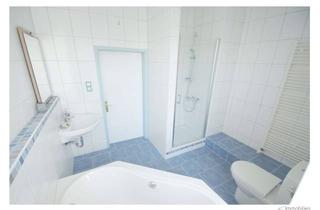 Wohnung kaufen in 96472 Rödental, 2,5 Zimmer mit geräumiger Küche und hellem, großem Tageslichtbad mit Dusche und Badewanne