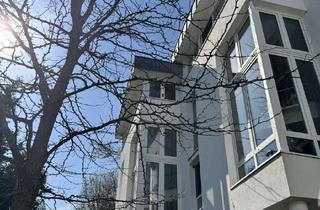 Wohnung kaufen in 53773 Hennef, HENNEF, tolle Eigentumswohnung im Reihenhausstil, 2-3 Zi. mit ca. 83 m² Wfl, West-Terrasse +TG-Platz