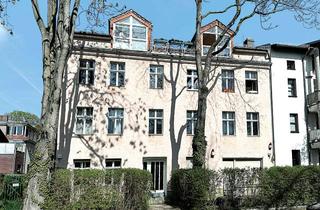 Wohnung kaufen in Nußbaumallee 29, 14050 Charlottenburg, Attraktive 2-Zimmer Wohnung in Top-Lage von Westend