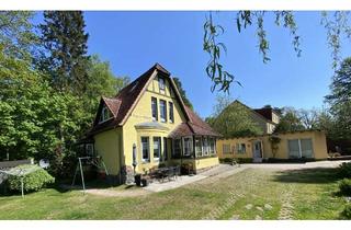 Villa kaufen in 17192 Waren (Müritz), zwischen Nationalpark und Müritz - klassische Villa mit Bungalow, Doppelcarport und großem Grundstüc