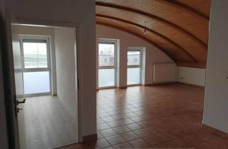 Wohnung kaufen in 85778 Haimhausen, Helle gemütliche 2,5 Zimmer Dachwohnung, Decke in Holz (Tonnendach) und mit Blick in´s Grüne