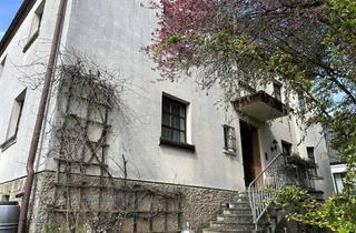 Haus kaufen in Am Vogelsgraben 25, 97437 Haßfurt, Vielseitiges Ein-/Zweifamilienhaus mit großem Grundstück und Potential