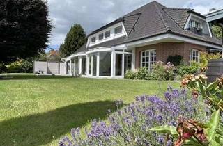 Villa kaufen in Struhbarg 84, 22941 Bargteheide, Villa m. Wintergarten 265 qm + 115 qm, parkähnlichem Garten, PV Anlage und ungewöhnlichem Potential