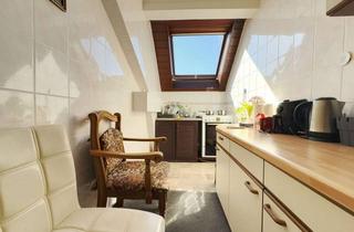 Wohnung kaufen in Kaiserstraße 66, 72108 Rottenburg, Gepflegte 2-Zimmer-Dachgeschosswohnung– Ideal für Kapitalanleger & als Eigennutz