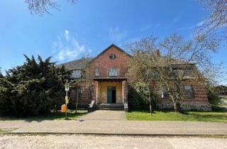 Mehrfamilienhaus kaufen in 17039 Wulkenzin, Wulkenzin - Großes Gutshaus mit Anbau in idyllischer Lage - Ideal für Investo