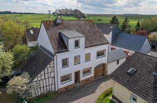Bauernhaus kaufen in 56355 Hunzel, Bauernhaus mit Scheune, Innenhof & Ausbaupotenzial in Hunzel
