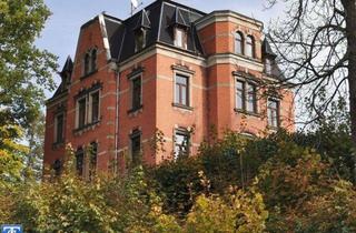Villa kaufen in 08606 Oelsnitz, Objekt-Nr.: 5724 - Stilvolle freistehende Villa (3 x 4-Zimmer-WE) mit großem Grundstück und traumhafter Fernsicht wartet auf Liebhaber zur Sanierung (inkl. Projektplanung) in Oelsnitz