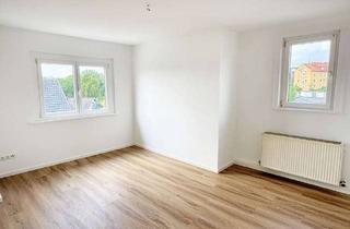Wohnung mieten in 96472 Rödental, Erstbezug nach Sanierung! Charmante 3-Zimmer-Altbauwohnung mit Vesteblick, Einbauküche und Stellplat