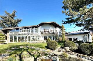 Haus kaufen in 56357 Berg, Repräsentatives Anwesen mit Indoor-Pool, zwei Doppelgaragen und parkähnlichem Grundstück