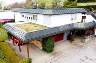 Einfamilienhaus kaufen in Im Schneckengarten 16, 72178 Waldachtal, Großzügiges Wohnhaus mit großem Pool in ruhiger Waldrandlage.