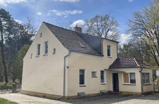 Einfamilienhaus kaufen in 15518 Rauen, Rauen - Einfamilienhaus in attraktiver Ortsrandlage mit Garagen und Nebengebäuden auf großem Grundstück