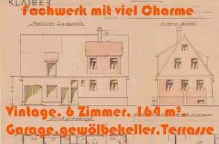 Haus kaufen in 71229 Leonberg, Schatztruhe am Pommeranzengarten zum Renovieren mit Garage und Dachterrasse.