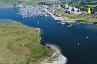 Haus kaufen in Strandblick 12, 24235 Wendtorf, Maritimes Ferienidyll in der Marina Wendtorf: stilvolle DHH in ruhiger Lage mit Sauna und Loggia