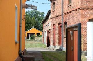 Einfamilienhaus kaufen in Am Dorfplatz 52, 19357 Karstädt, Solides Haus sucht geschickte Hände – mit großem Grundstück in Dorflage