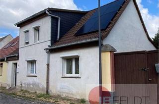 Haus kaufen in 06749 Bitterfeld-Wolfen, Der Anfang ist schon gemacht:Teilsaniertes Wohnhaus mit voll ausgebautem Dachgeschoss