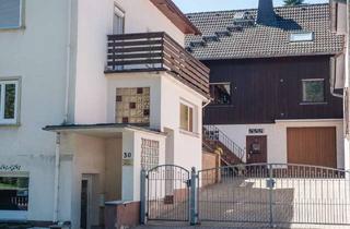 Anlageobjekt in 61276 Weilrod, IIHR INVESTMENT MIT 5,46 BRUTTORENDITE !!! voll vermietete Immobilie mit drei Wohneinheiten und eine