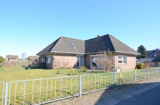 Einfamilienhaus kaufen in Ringstraße 17, 25774 Lehe, Winkelwalmdach-Bungalow in Lehe – Ruhige Lage, großes Grundstück, viel Potenzial