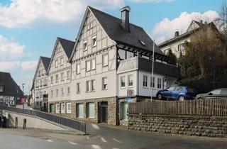 Haus kaufen in Oberer Hügel, 57392 Schmallenberg, Modernisiertes Fachwerkhaus ohne Denkmalschutz in Schmallenberg - Bad Fredeburg