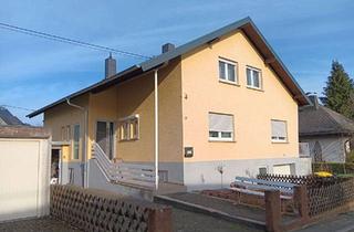 Haus kaufen in 56477 Rennerod, Großes Wohnhaus mit 2 kpl. Wohnungen, Balkon und 2 Garagen. in ruhiger Lage