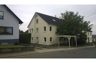 Wohnung mieten in Bergstr 74a, 66706 Perl, Gepflegte Wohnung im Zweifamilienhaus mit drei Zimmern sowie Balkon und EBK in Perl