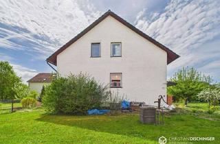 Haus kaufen in 93055 Burgweinting-Harting, Sanierungsbedürftiges Zweifamilienhaus mit Einliegerwohnung – Wohn(t)raum für Handwerker und Mehrgen