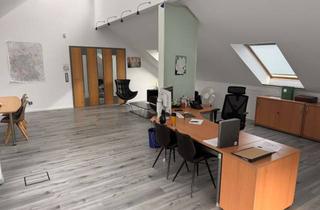 Büro zu mieten in Bahndamm 6a, 23617 Stockelsdorf, Moderne Büroetage mit Fahrstuhl, Pantry und WC