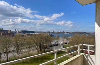 Wohnung kaufen in Werftstraße, 24148 Ellerbek, Renovierungsbedürftige1-Zimmer-Wohnung mit Blick auf die Kieler Förde!