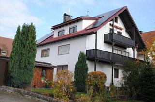 Wohnung mieten in Kirchenstraße 29, 91085 Weisendorf, Schöne 4-Zimmer-Dachgeschosswohnung mit Einbauküche in Weisendorf