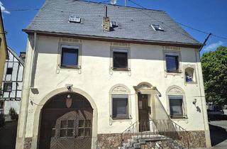 Haus kaufen in 54536 Kröv, Kröv-Zentrum: 1-2 Familienhaus mit Stellplätzen und Freisitz in zentraler Lage!