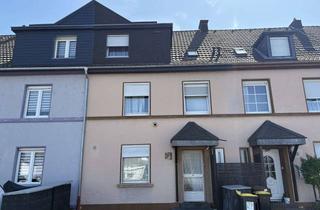 Reihenhaus kaufen in 41066 Uedding, Viel Platz & flexible Nutzung – Modernisiertes Reihenhaus mit 7 Zimmern