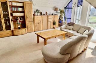 Wohnung kaufen in 63322 Rödermark, Wunderschöne 4-Zimmer Dachgeschosswohnung mit Balkon und Blick ins Grüne- Garage & Stellplatz -