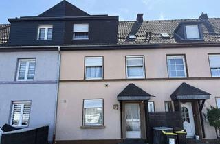 Reihenhaus kaufen in 41066 Mönchengladbach, Viel Platz & flexible Nutzung Modernisiertes Reihenhaus mit 7 Zimmern