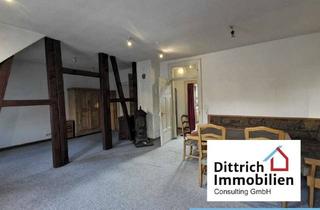 Wohnung kaufen in 75177 Nordstadt, Großzügige Altbauwohnung mit ausbaufähigem Speicher in Pfhm