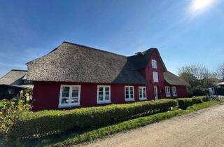 Haus kaufen in Oonwai, 25946 Nebel, Reetgedecktes Friesenhaus in Nebel