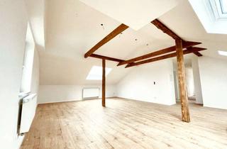 Wohnung kaufen in Schillerstraße 22a, 93142 Maxhütte-Haidhof, Charmante 3-Zimmer Dachgeschosswohnung im Landhausstil!