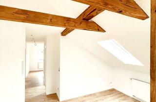 Wohnung kaufen in Schillerstraße 22a, 93142 Maxhütte-Haidhof, Charmante 3-Zimmer Dachgeschosswohnung im Landhausstil!