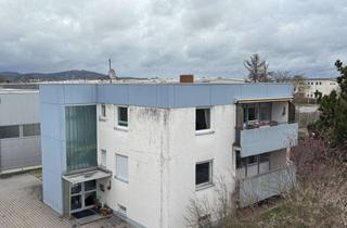 Wohnung kaufen in Sudetenstrasse, 93413 Cham, Attraktives Zweifamilienhaus in Cham zum Verkauf, teilweise vermietet