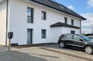 Wohnung kaufen in Hahnenkampstraße 15, 32549 Bad Oeynhausen, Stilvolle und gemütliche 2-Zimmer-Dachgeschosswohnung mit sonniger Loggia