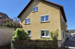 Haus kaufen in 96349 Steinwiesen, Teilsaniertes Wohnhaus für die große Familie im Ortsbereich von Steinwiesen
