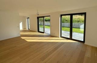 Wohnung kaufen in 59755 Arnsberg, Moderne Eigentumswohnung im Erdgeschoss mit sonnigem Garten und Terrasse