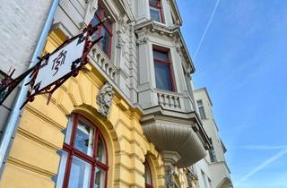 Wohnung kaufen in 23552 Innenstadt, Obertrave-Wasserblick | Fahrstuhl | Historischer Altbau - Bezugsfreie ETW in bester Innenstadtlage