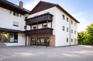 Mehrfamilienhaus kaufen in 82140 Olching, Mehrfamilienhaus mit drei Wohneinheiten, einer Gewerbeeinheit und Baureserven